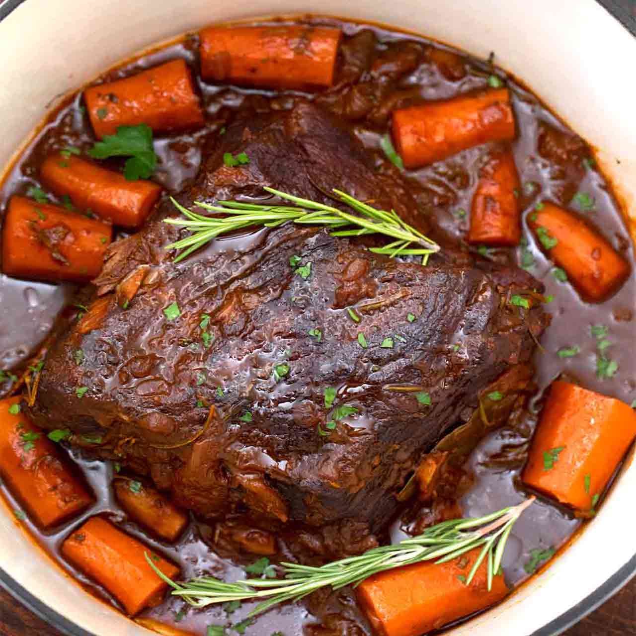 Poctivý recept na hovězí pečeni na červeném víně