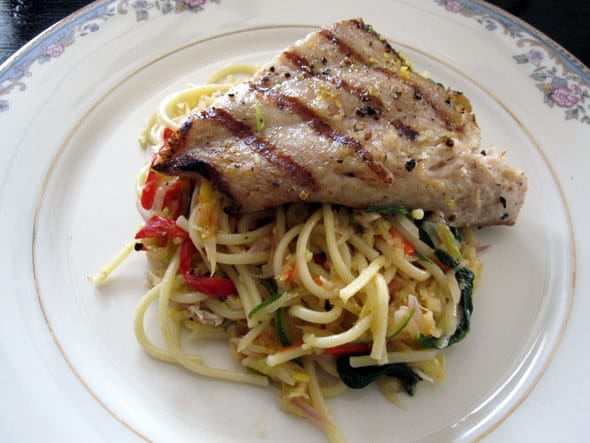 Rychlý recept na žraločí steak s čínskými nudlemi