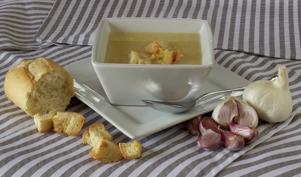Krémová česneková polévka z bramborové kaše