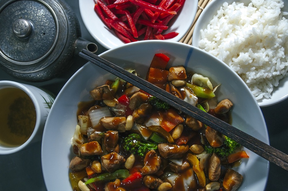 Jednoduché čínské kuře Kung Pao z wok pánve