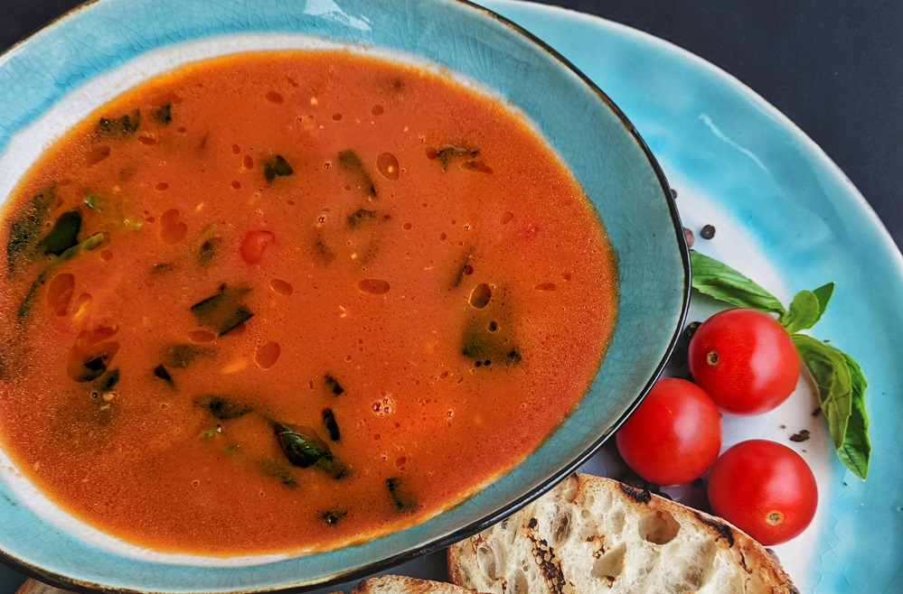 Perfektní rajská polévka se žampiony a hráškem