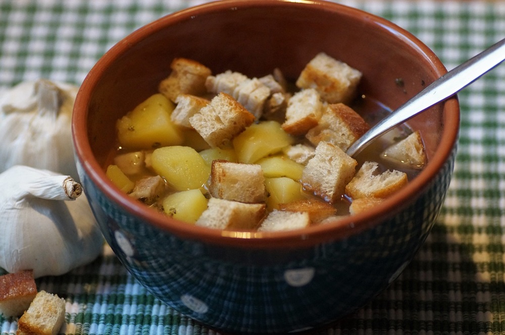 Vynikající česneková polévka s masem