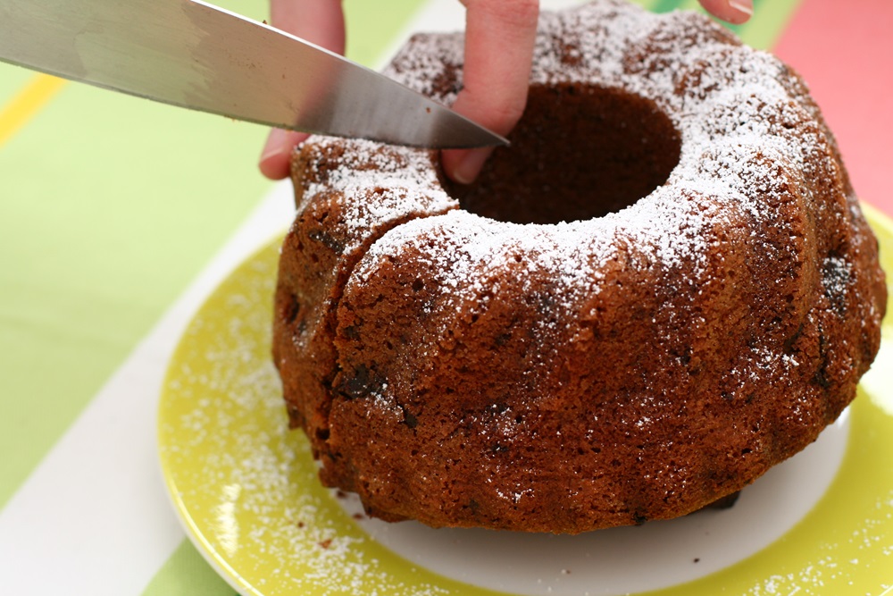 Perfektní kakaová bábovka doplněná o marmeládu