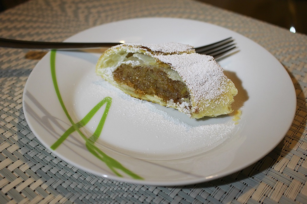 Luxusní jablečný štrůdl z tvarohového těsta