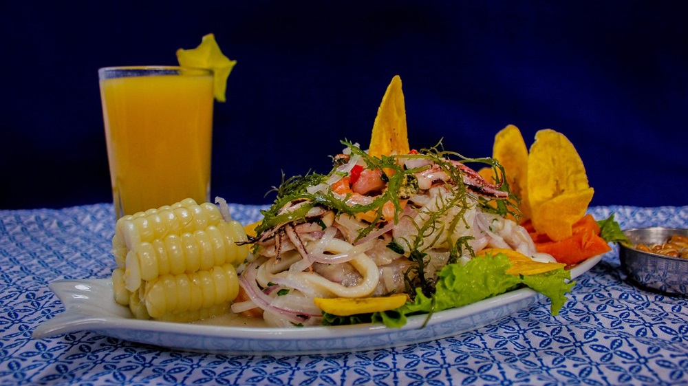 Netradiční pangasius na kari a ovoci na asijský způsob