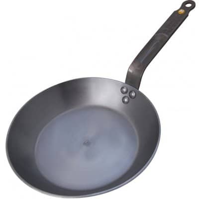 Pánev z oceli na steaky.