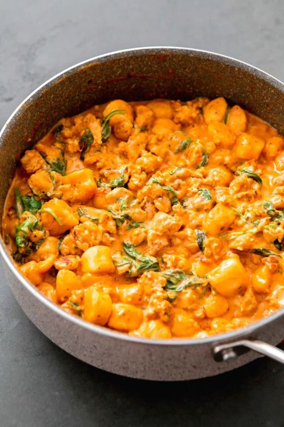 Gnocchi s kuřecím masem a kari